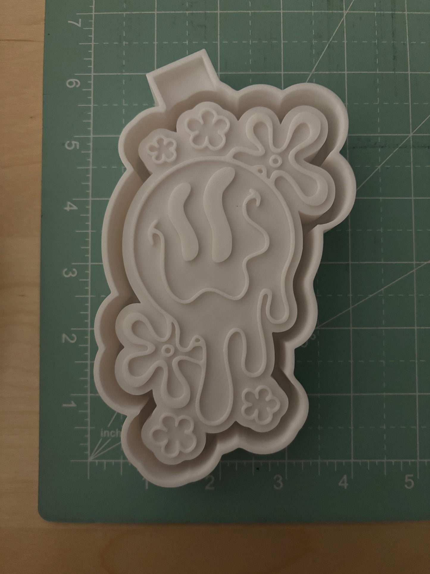 FLOWER DRIP SMILEY -FRESHIE MOLD