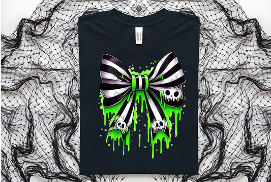BLACK AND WHITE BOW WITH SKULLS - T-SHIRT