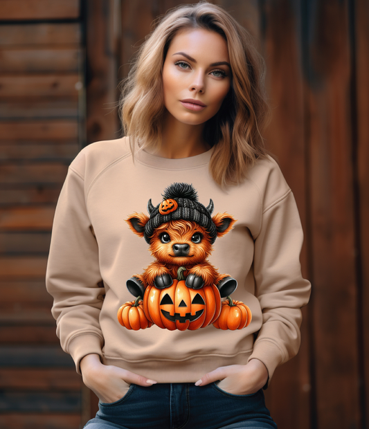 HIGHLAND COW WITH PUMPKIN - SWEATSHIRT