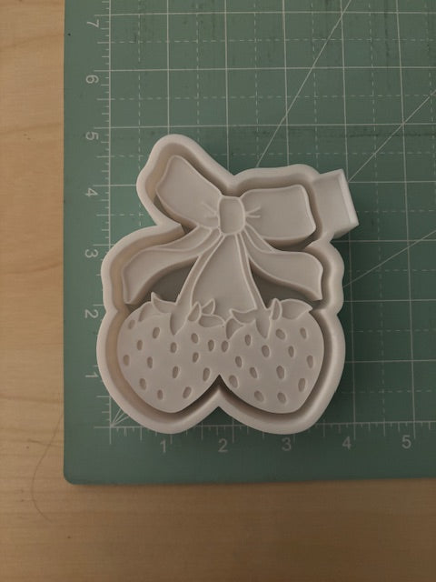 STRAWBERRIES WITH BOW -FRESHIE MOLD